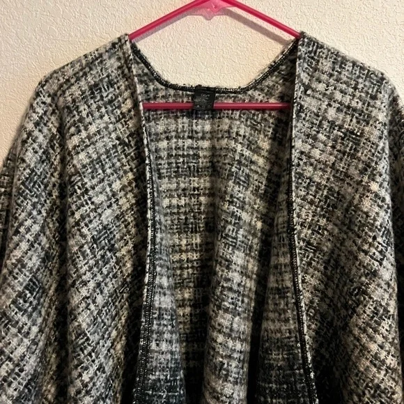 D&Y Gray Oversized Sweater Poncho OS - Picture 2 of 8